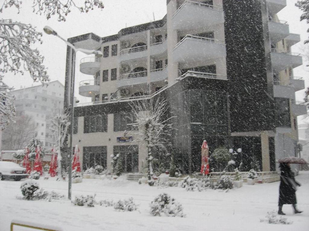 Perla Hotel Pogradec Exterior photo