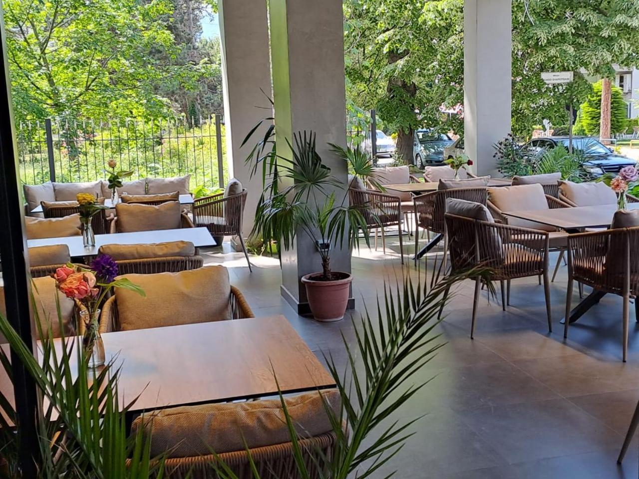 Perla Hotel Pogradec Exterior photo