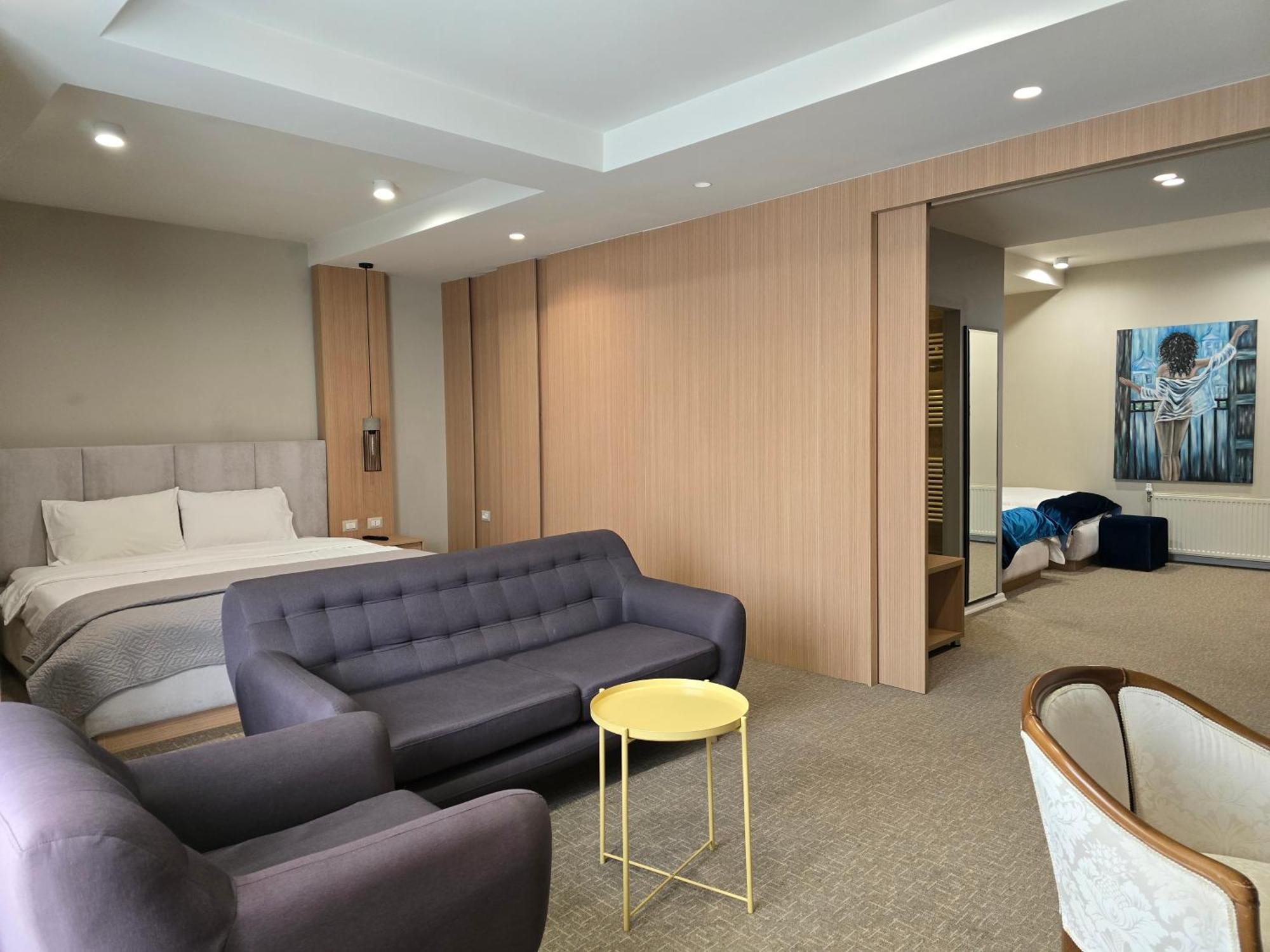 Perla Hotel Pogradec Exterior photo