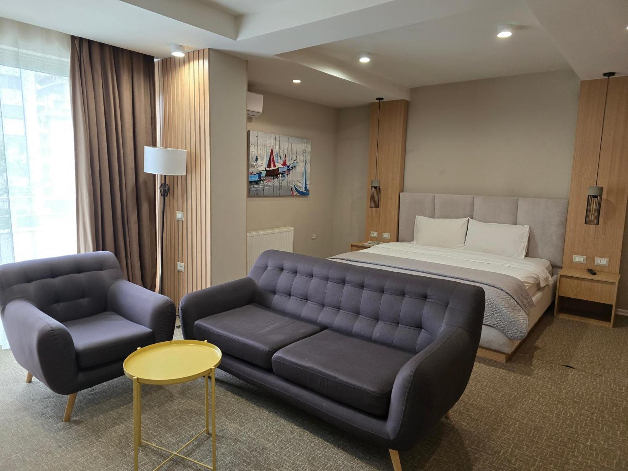 Perla Hotel Pogradec Exterior photo