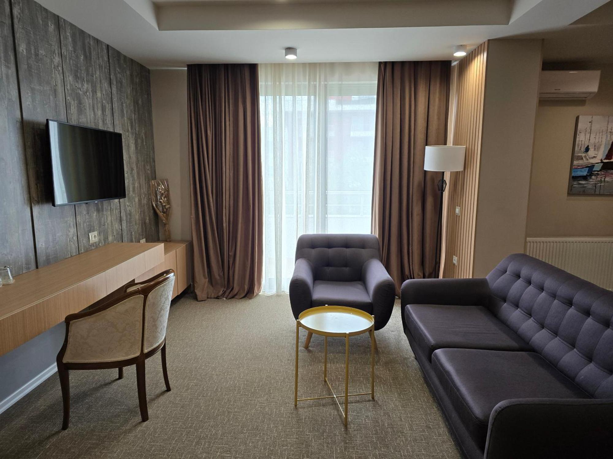 Perla Hotel Pogradec Exterior photo