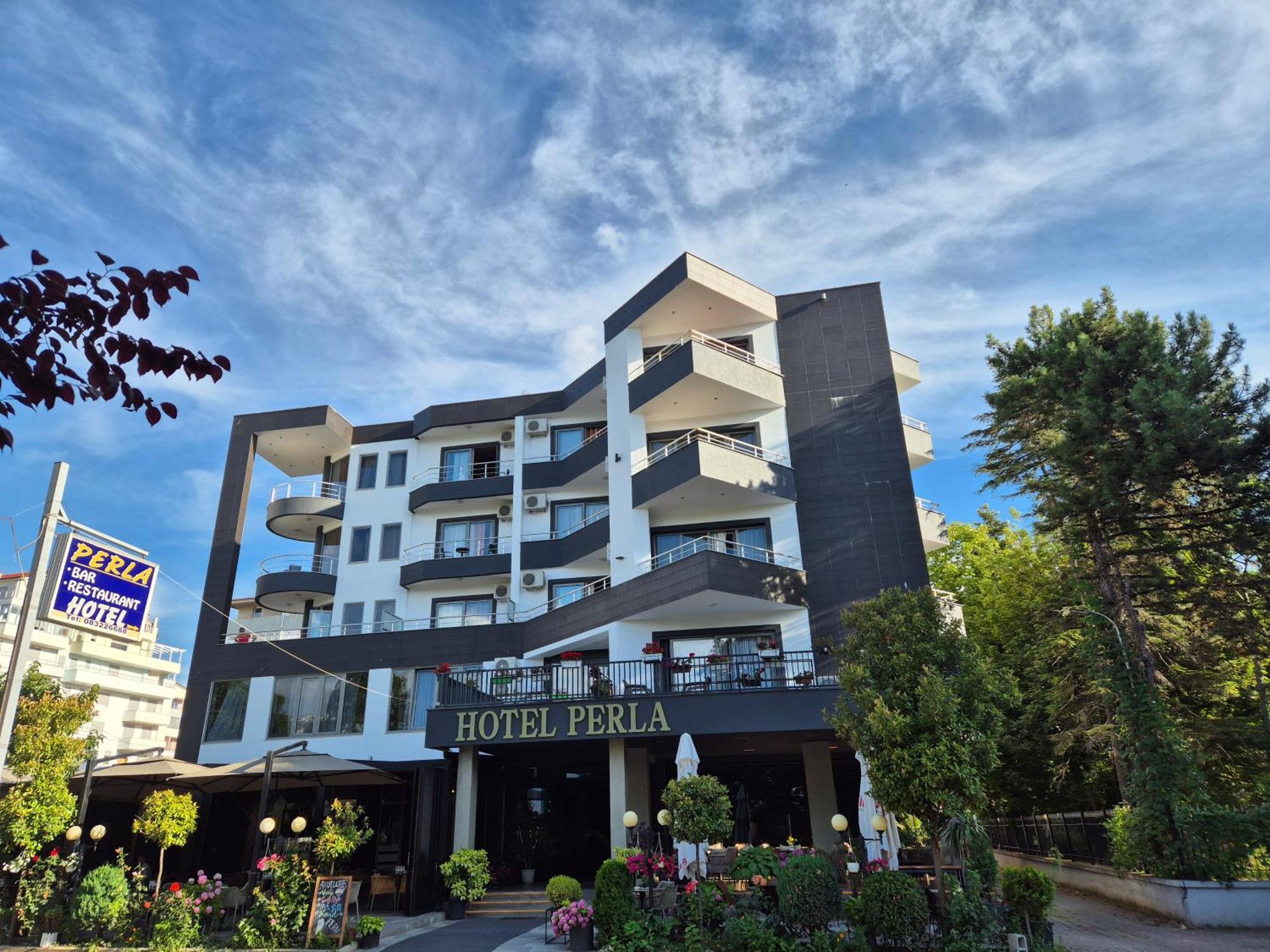 Perla Hotel Pogradec Exterior photo