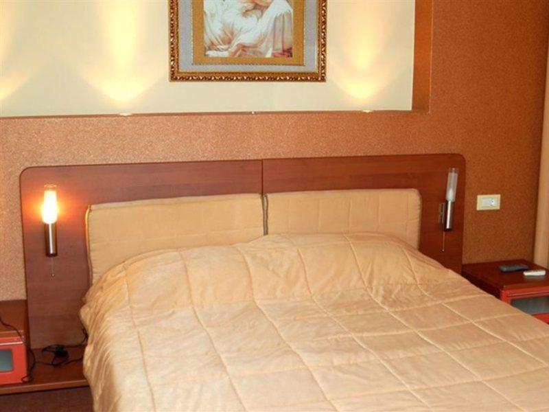 Perla Hotel Pogradec Exterior photo