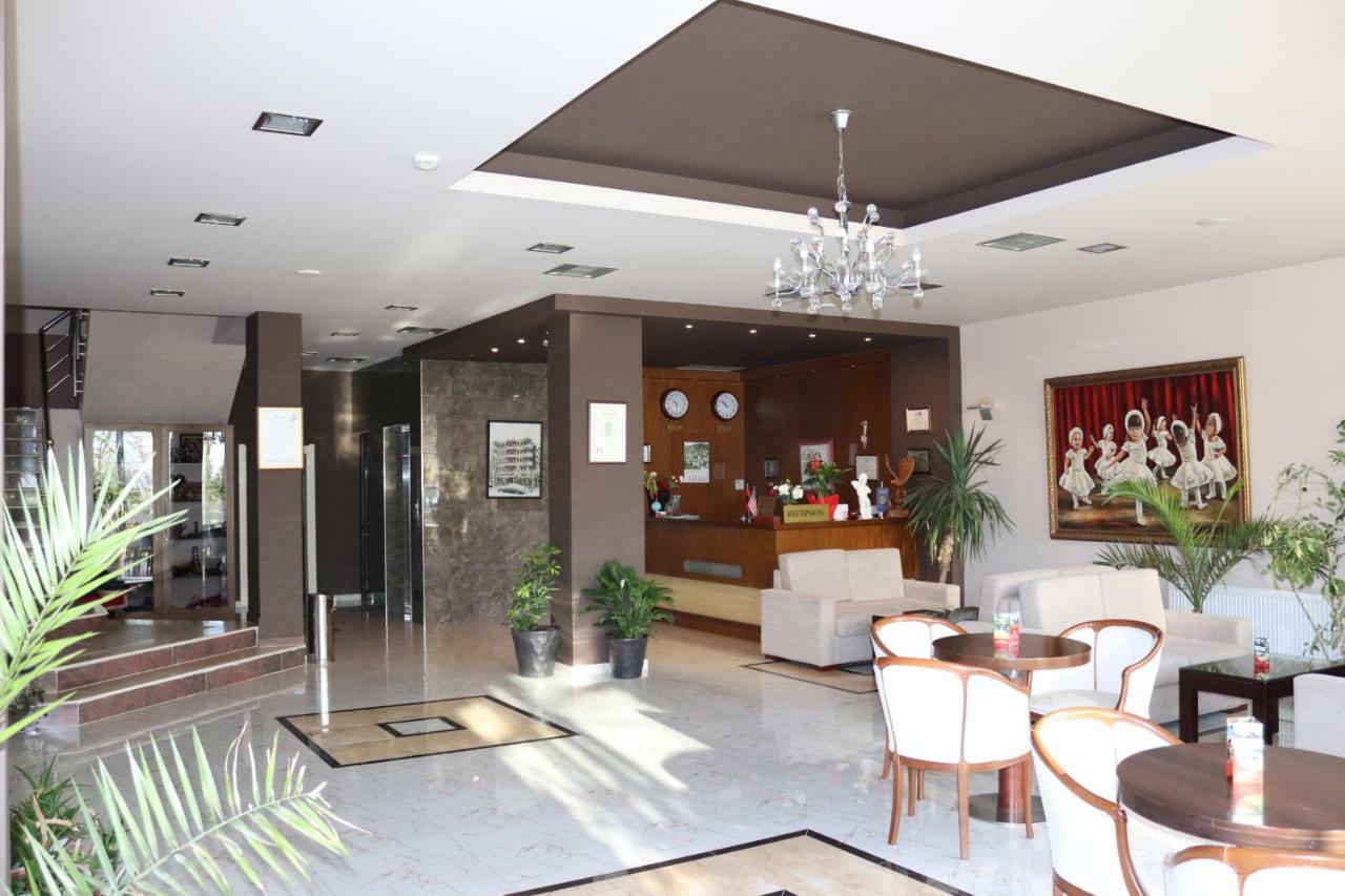 Perla Hotel Pogradec Exterior photo